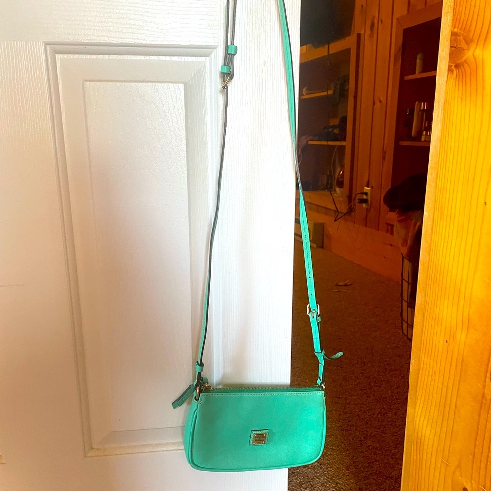 Dooney and bourke crossbody bag